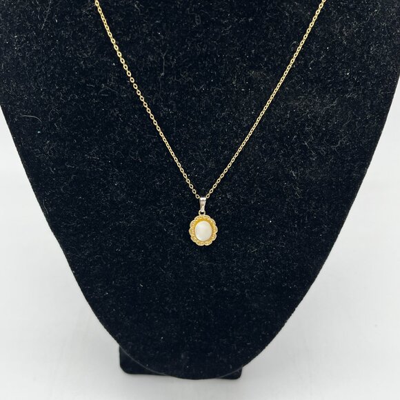 Vintage Gold Filled Necklace with Mother of Pearl Pendent - Picture 2 of 5